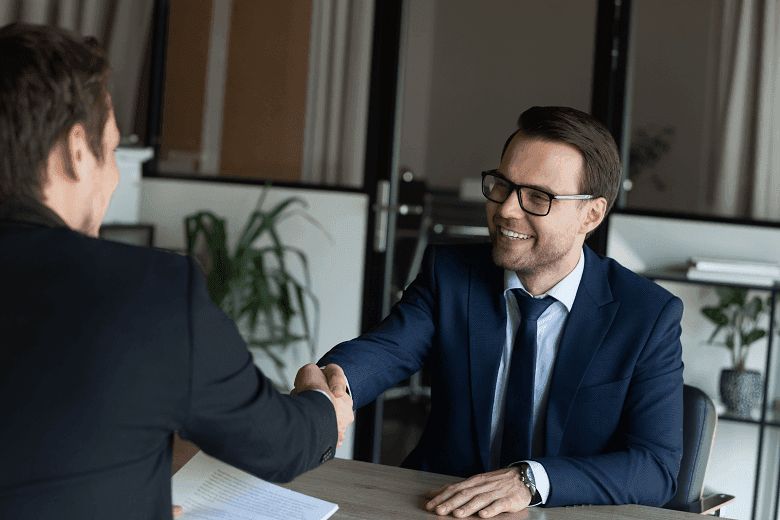 Vermieter und Mieter finden Lösung - handshake